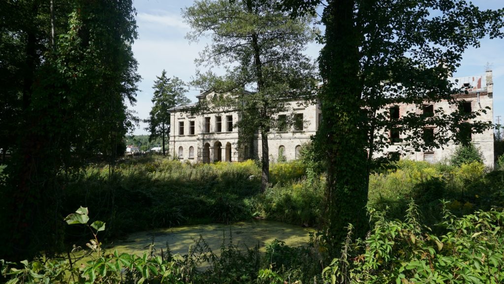 pałac Schoenberga w Wąchocku